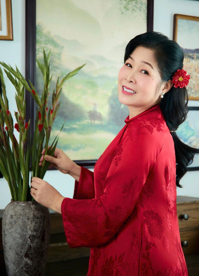 Trong thời gian qua, NSND Hồng Vân liên tục xuất hiện với ba dự án điện ảnh. Tuy nhiên, kết quả doanh thu vẫn chưa tạo ra dấu ấn rõ ràng. Ảnh: FBNV