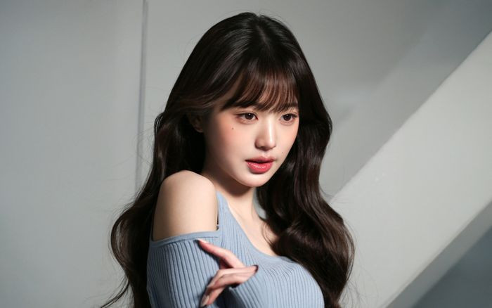 Jang Wonyoung gây tranh cãi vì tin nhắn “xin đồ”. (Ảnh: Starnews)