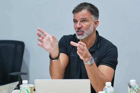 HLV Anthony Hudson của đội tuyển Thái Lan đã có những chia sẻ đáng chú ý về khả năng bốc thăm tại VCK Asian Cup 2027. Ảnh: FAT