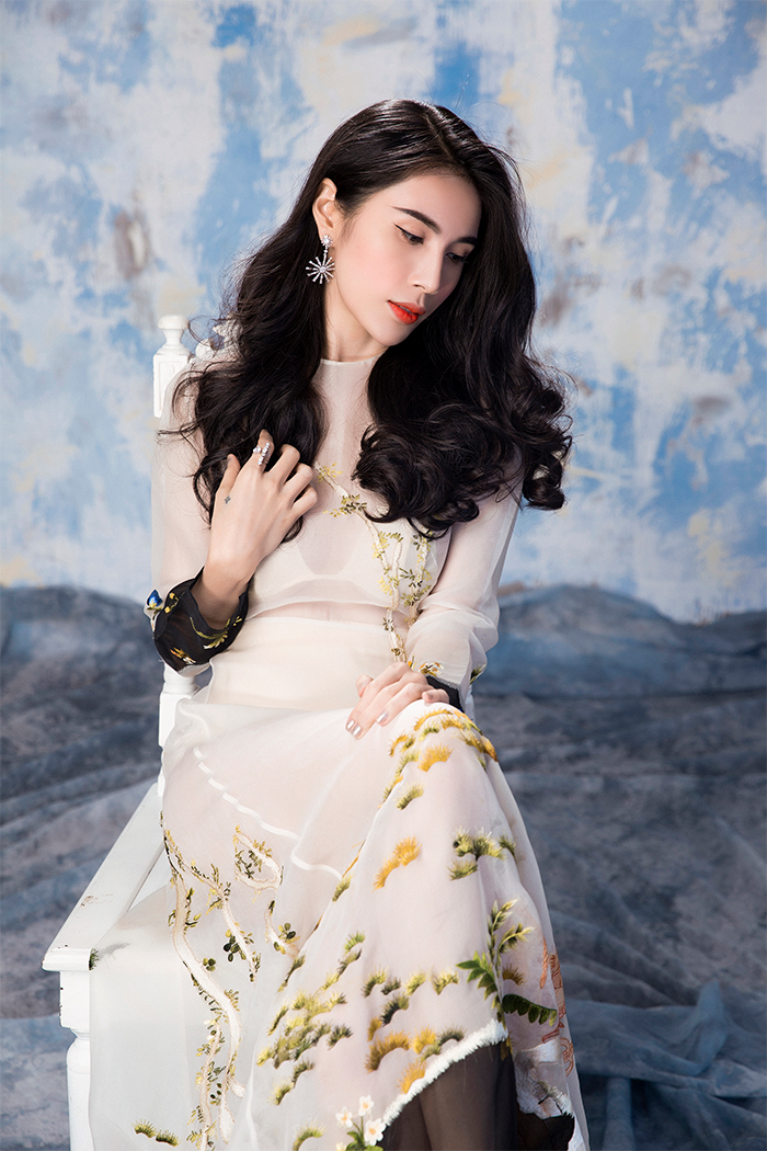 Ca sĩ Thủy Tiên gây chú ý khi nói về chuyện buông bỏ trong một bài đăng mới đây trên trang cá nhân.