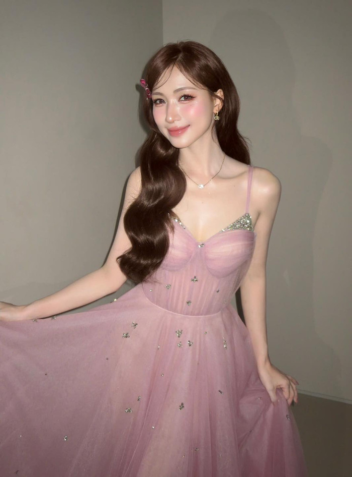 Hòa Minzy đang thăng hoa cả về sự nghiệp ca hát lẫn hạnh phúc cá nhân.