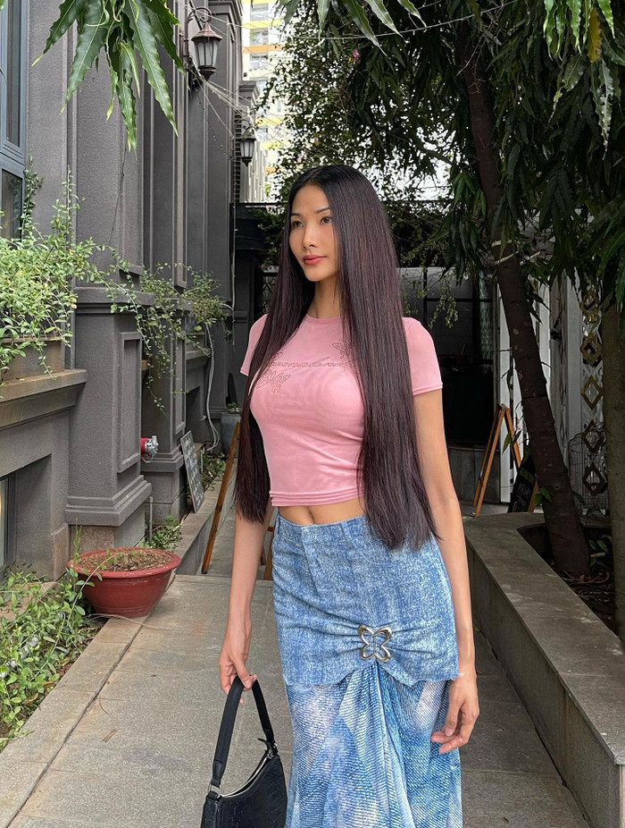 Hình ảnh đời thường của Hoàng Thùy.