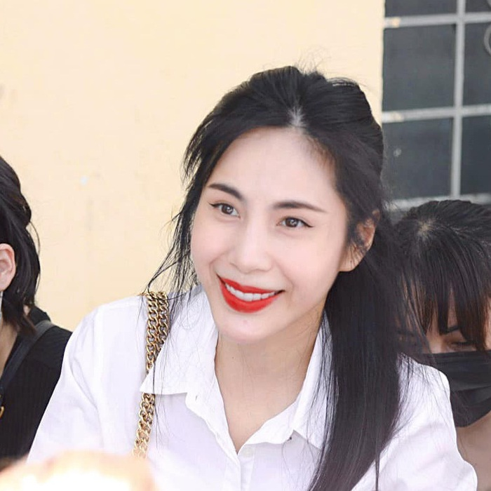 Thủy Tiên gây bàn tán khi đăng tải dòng trạng thái nhắc đến chuyện buông bỏ mới đây, càng thể hiện rõ lựa chọn của nữ ca sĩ trong giai đoạn hiện tại.