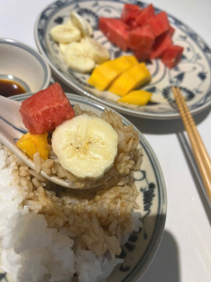 Bữa cơm chuẩn 'người miền Tây' của Thuỷ Tiên.