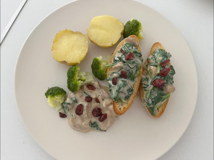 Những món ăn được trình bày đẹp mắt.