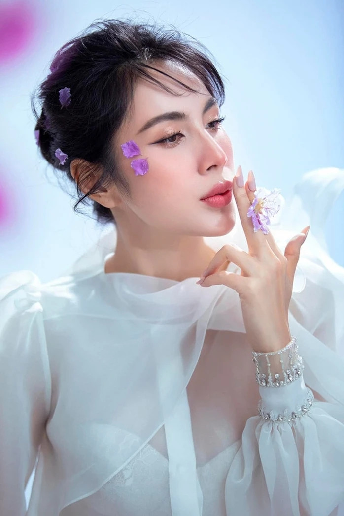 Ca sĩ Thuỷ Tiên.