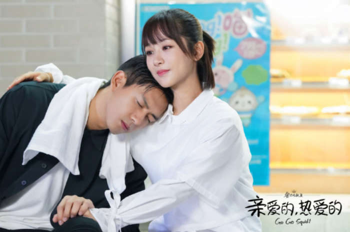 Đây là một trong những phim tình cảm hiện đại đạt mức độ phổ biến lớn, với lượng xem trực tuyến vượt mốc trăm tỷ. Câu chuyện tình ngọt ngào giữa Hàn Thương Ngôn và Đồng Niên không chỉ gây sốt khi phát sóng mà còn được khán giả 'cày lại' nhiều lần nhờ chemistry bùng nổ và nhịp phim nhanh, dễ xem.