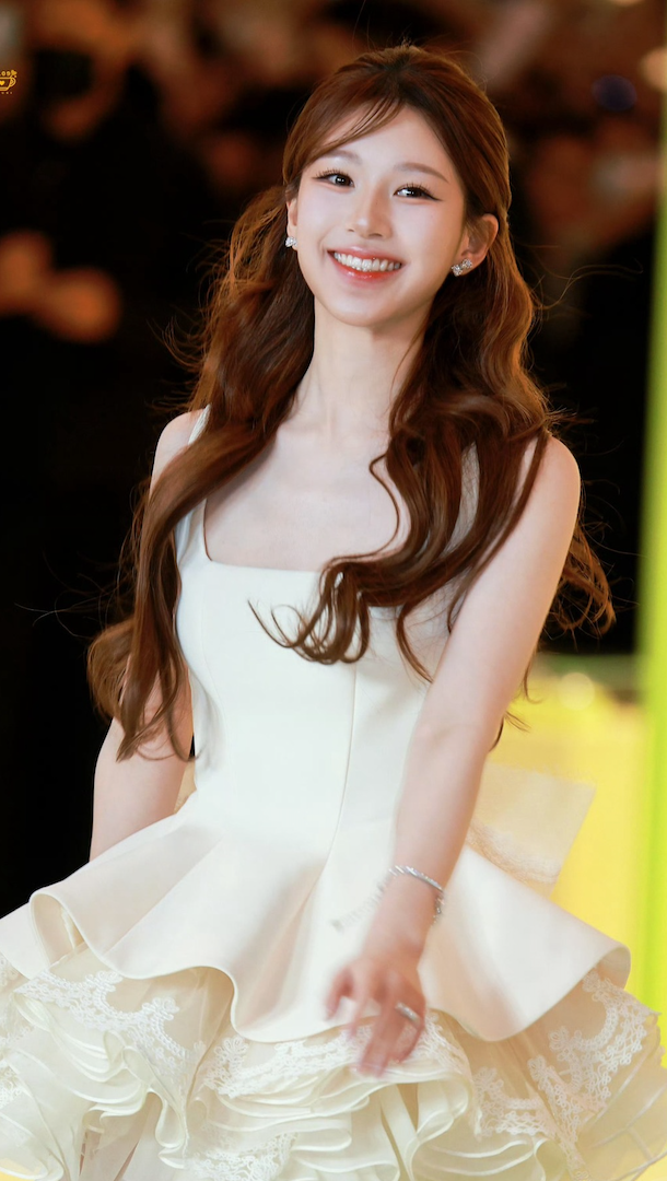 Xuất hiện tại một sự kiện gần đây, Triệu Lộ Tư nhanh chóng trở thành tâm điểm chú ý.