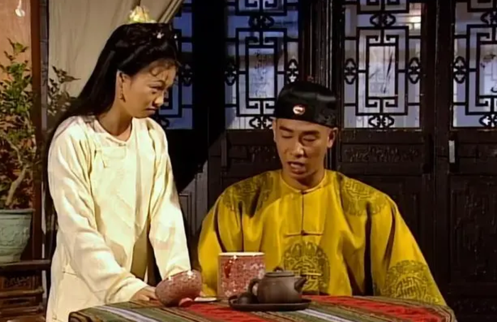 Vi Tiểu Bảo do nam diễn viên Trần Tiểu Xuân thủ vai, lúc Vi Tiểu Bảo đã có địa vị cao trong triều đình.&nbsp;