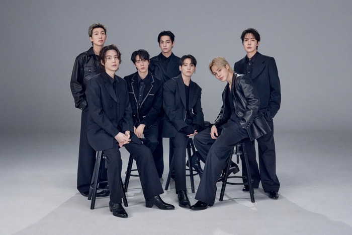 Chủ tịch HYBE đối mặt nguy cơ bị bắt, BTS vẫn 'vững như bàn thạch' trên đỉnh cao thế giới Ảnh 1