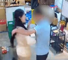 Đi ăn lẩu rồi gạ gẫm vợ chủ quán, người đàn ông nhận cái kết 'đau điếng' Ảnh 3