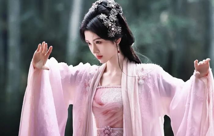 Gây bão với tạo hình lung linh của Cúc Tịnh Y và Trần Đô Linh, Nguyệt Lân Kỷ đáng tiếc lại là một tác phẩm 'đẹp mã nhưng rỗng ruột' với thế giới quan rối rắm.