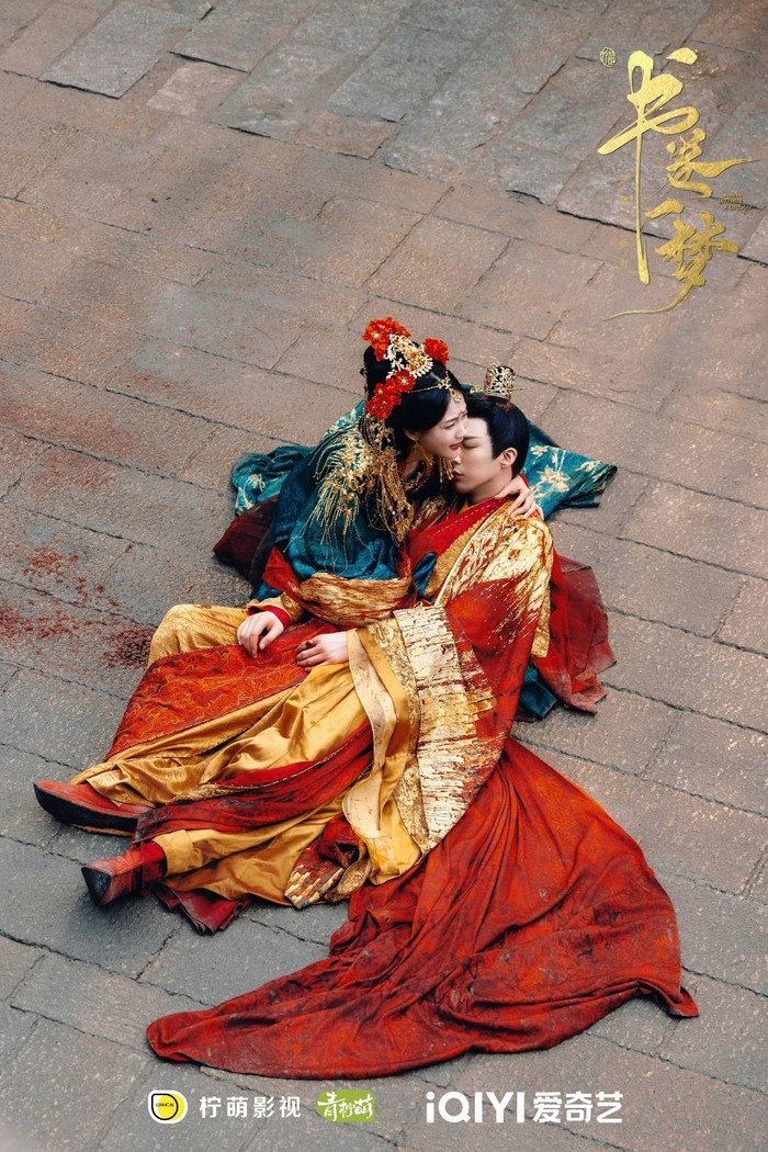 Tống Tiểu Ngư xuyên không vào kịch bản và trở thành nhân vật có số phận bi thảm. Nàng cố gắng thay đổi cốt truyện và đấu trí với nam chính để tự cứu mình. Hành trình ấy dẫn đến một cái kết đảo chiều, nơi nàng làm chủ vận mệnh và tìm được hạnh phúc.