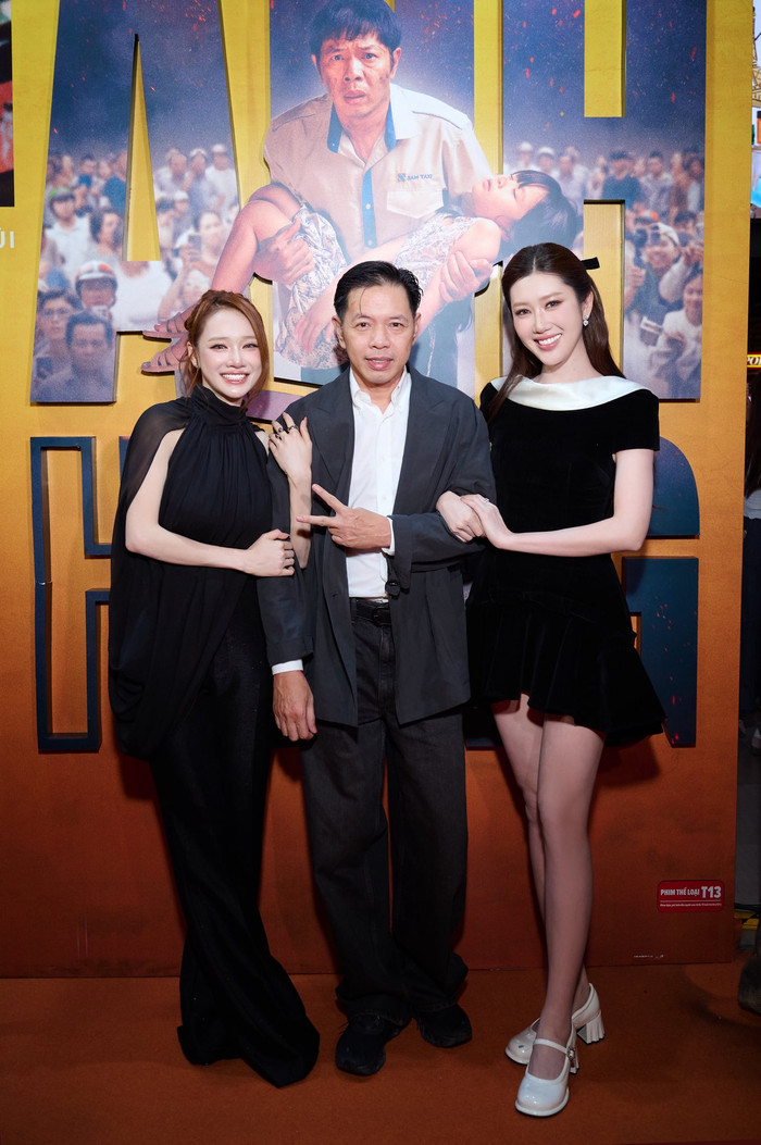 Thúy Ngân và Nhã Phương đến chúc mừng bộ phim Anh Hùng do Thái Hòa đóng chính (Ảnh: FBNV).