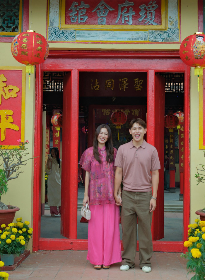 Quỳnh Lý - Tú Hảo chính thức công khai hẹn hò. (Ảnh: FBNV)