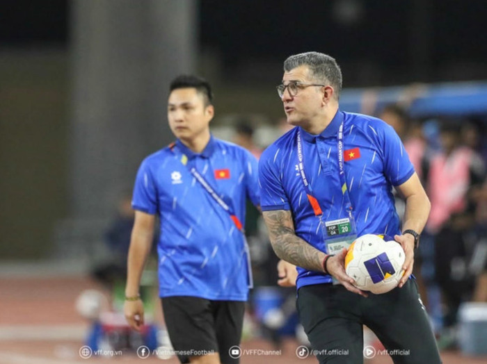 HLV Cristiano Roland có tài năng. Ảnh: VFF