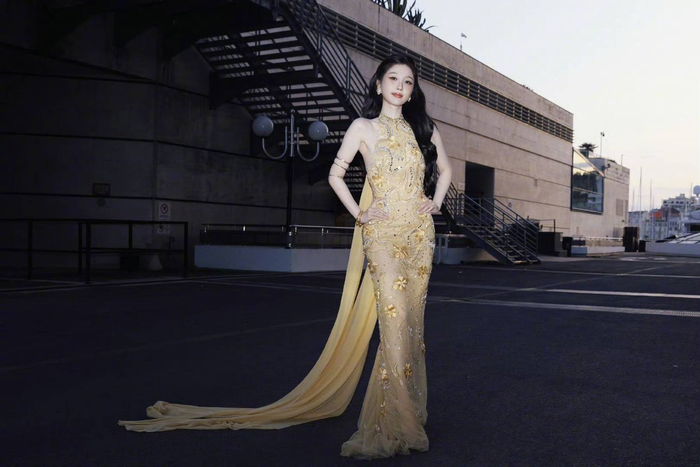 Cộng đồng mạng chao đảo trước vóc dáng cực phẩm của Ngu Thư Hân. (Ảnh: Sohu)