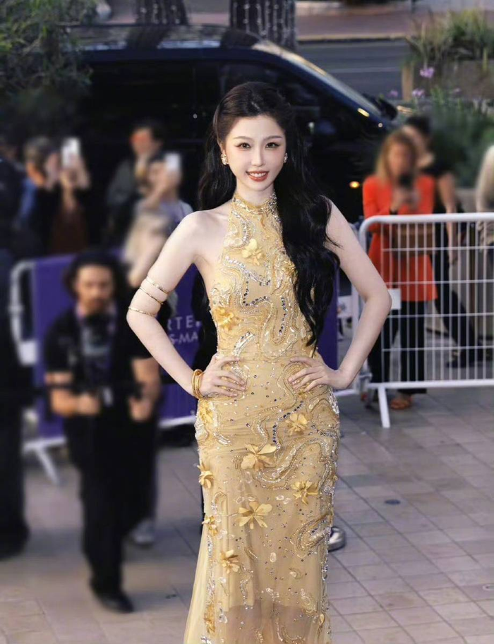 Ngu Thư Hân ghi điểm tuyệt đối với nhan sắc ngọt ngào. (Ảnh: Sohu)