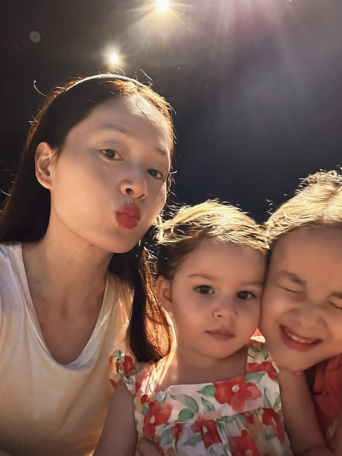 Lan Phương dành thời gian bên ácc con sau khi 'bỏ túi' 90 tỷ đồng.&nbsp;