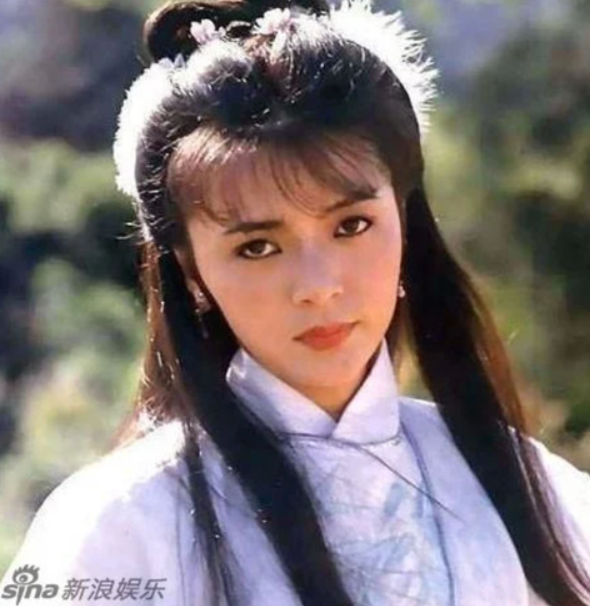 Tiểu Long Nữ trong nguyên tác mang cảm giác lạnh lẽo, xa cách.