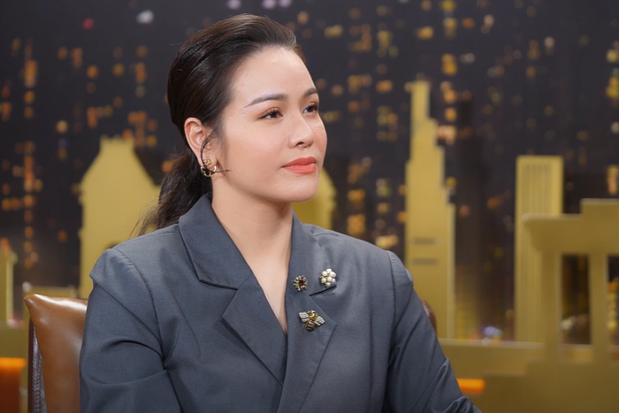 Trước đó, MV Tết của Nhật Kim Anh cũng tạo nên nhiều tranh cãi trái chiều.