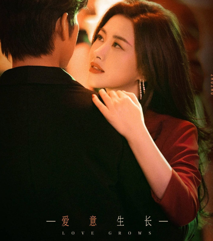 Không đi theo mô-típ tình cảm dồn dập, bộ phim chọn cách kể chuyện chậm rãi, tập trung vào đời sống công sở và quá trình phát triển tự nhiên của các mối quan hệ. Yếu tố hài hước được lồng ghép giúp tăng tính giải trí, trong khi kịch bản được nhận xét có sự đầu tư về chi tiết và logic. Đây là một trong những tác phẩm giữ được sự ổn định về phản hồi từ khán giả.