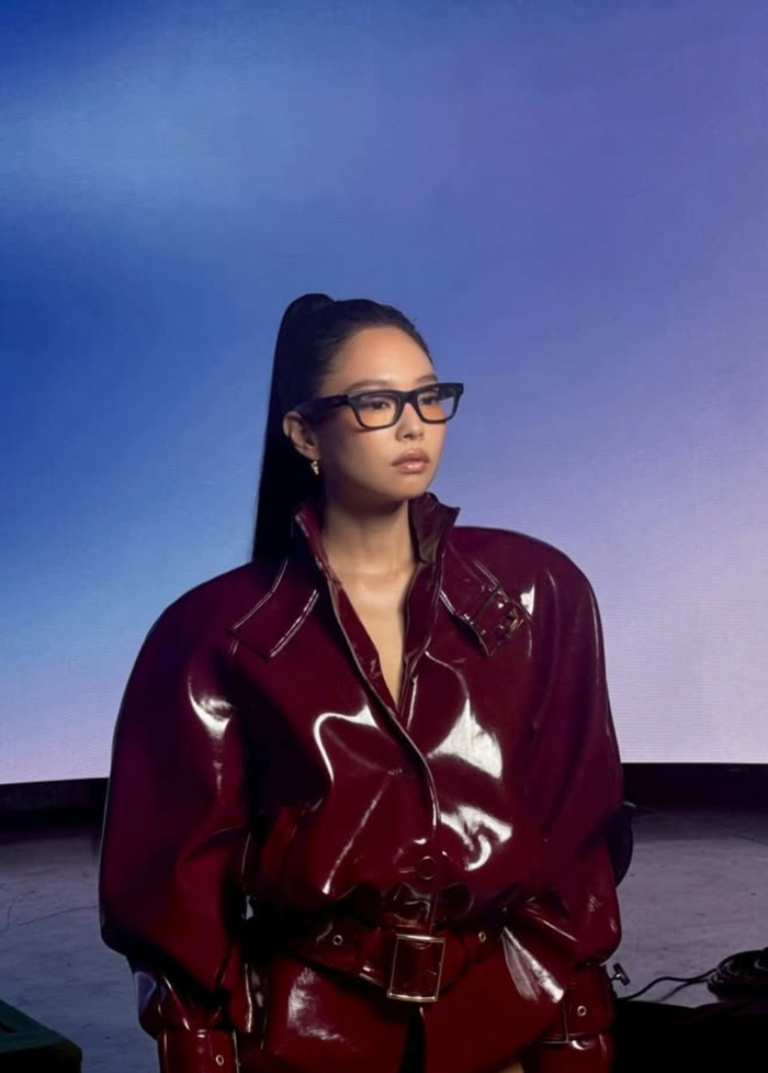 Loạt ảnh mới của Jennie khiến fan 'đứng ngồi không yên'.