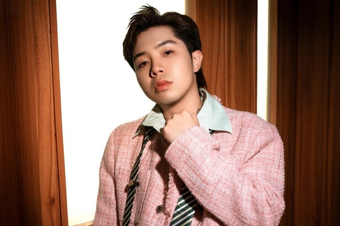 Rapper Mason Nguyễn bị chỉ trích vì thái độ cười đùa, hưởng ứng trong một livestream có nội dung nhạy cảm.