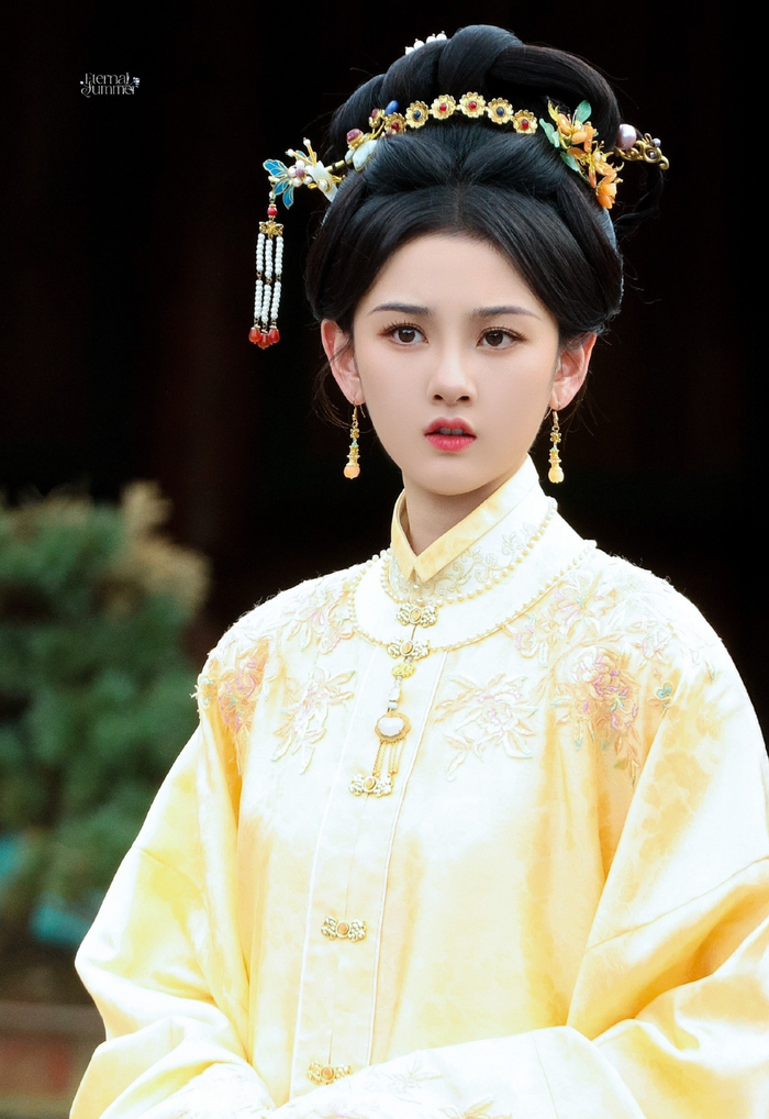 Tạo hình cực xinh đẹp của Tống Tổ Nhi trong Biểu Muội Vạn Phúc.&nbsp;