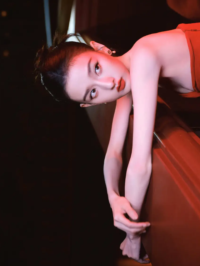 Cận cảnh vẻ đẹp sắc xảo của nữ diễn viên được khán giả khen ngợi hết lời.&nbsp;