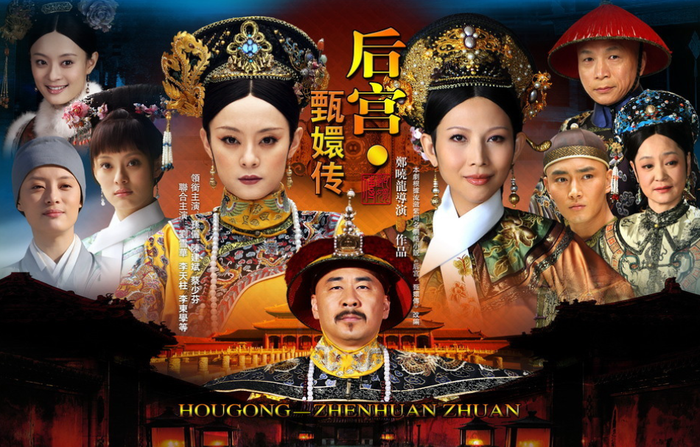 Chân Hoàn Truyện đứng đầu bảng xếp hạng là điều gần như không có gì bất ngờ. Dù đã phát sóng nhiều năm, bộ phim vẫn khiến khán giả 'cày lại' không biết chán nhờ kịch bản nhiều tầng lớp, càng xem càng phát hiện chi tiết mới. Lối kể chuyện chậm rãi nhưng cuốn hút, cùng diễn xuất tinh tế qua từng ánh mắt, biểu cảm nhân vật, giúp tác phẩm luôn giữ được sức hấp dẫn. Thậm chí, việc xem lại Chân Hoàn Truyện mỗi dịp Tết đã trở thành một thói quen quen thuộc với nhiều khán giả.