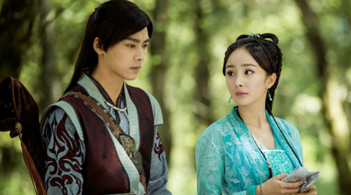 Sở Kiều Truyện và Cổ Kiếm Kỳ Đàm cùng xếp hạng 6. Sở Kiều Truyện là hiện tượng năm 2017 với hơn 100 tỷ lượt xem, nhưng cái kết dang dở khiến khán giả tiếc nuối, trong khi phần tiếp theo Băng Hồ Trọng Sinh lại không đạt kỳ vọng. Còn Cổ Kiếm Kỳ Đàm là bom tấn năm 2014, góp phần đưa Lý Dịch Phong thành sao lớn và mở ra kỷ nguyên phim cổ trang trăm tỷ lượt xem, đồng thời giúp nhiều diễn viên phụ vụt sáng.