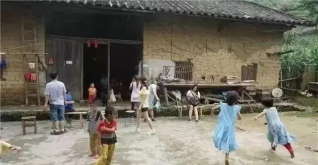 Cô gái 19 tuổi cưới chồng hơn 30 tuổi, sinh 15 đứa con sau 20 năm Ảnh 4