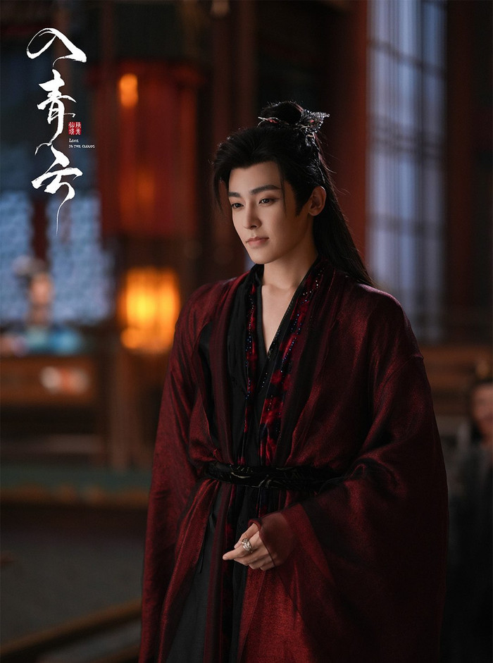 Ngôi vị quán quân thuộc về Hầu Minh Hạo với vai Kỷ Bá Tể trong Nhập Thanh Vân. Nhân vật mang số phận nhiều tổn thương, khoác lên mình vẻ ngoài lãng tử nhưng ẩn sâu trong ánh mắt lại là sự lạnh lẽo và tàn nhẫn khó lường, tạo nên sức hút rất riêng. Diễn xuất của Hầu Minh Hạo cũng ghi điểm khi linh hoạt chuyển đổi giữa nét ngây ngô thuần khiết và gam màu u tối, giúp nhân vật trở nên sống động và thuyết phục.