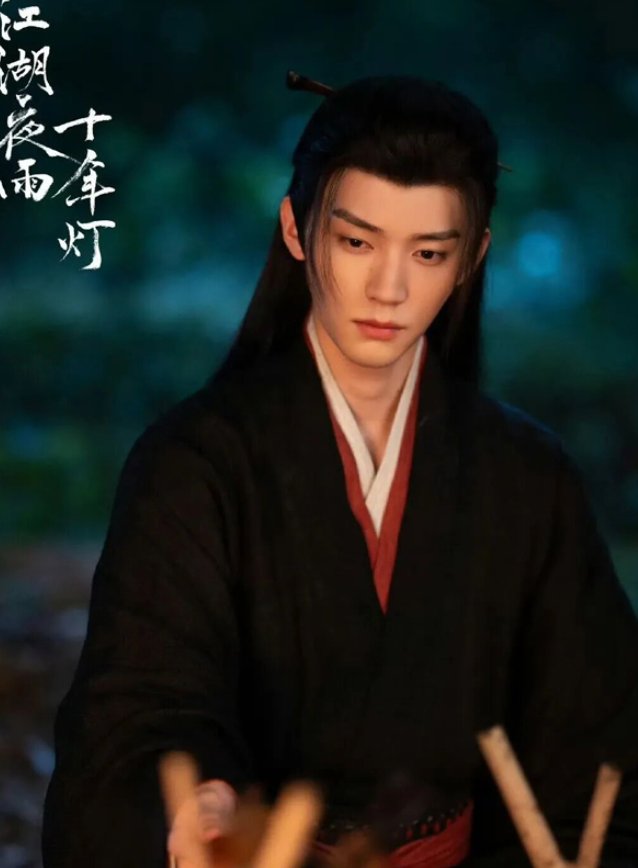 Hạng 5 thuộc về Chu Dực Nhiên với vai Mộ Thanh Yến trong Giang Hồ Dạ Vũ Thập Niên Đăng. Bề ngoài ôn hòa nhưng thực chất đầy toan tính, mang nỗi đau quá khứ và khát khao chiếm hữu mãnh liệt.