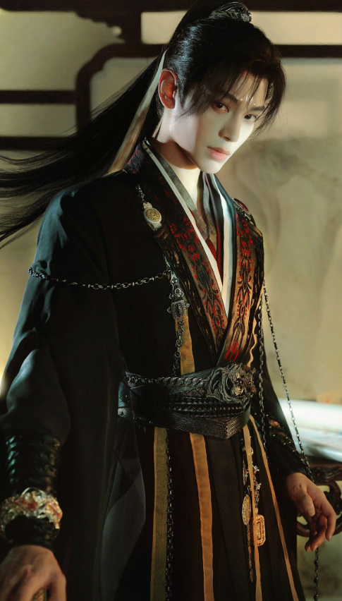 Top 3 gọi tên Đinh Vũ Hề với vai Mộ Thanh trong Vĩnh Dạ Tinh Hà - một nhân vật vừa hắc hóa vừa có hành trình được chữa lành, từ phản diện trở nên dễ cảm thông hơn.