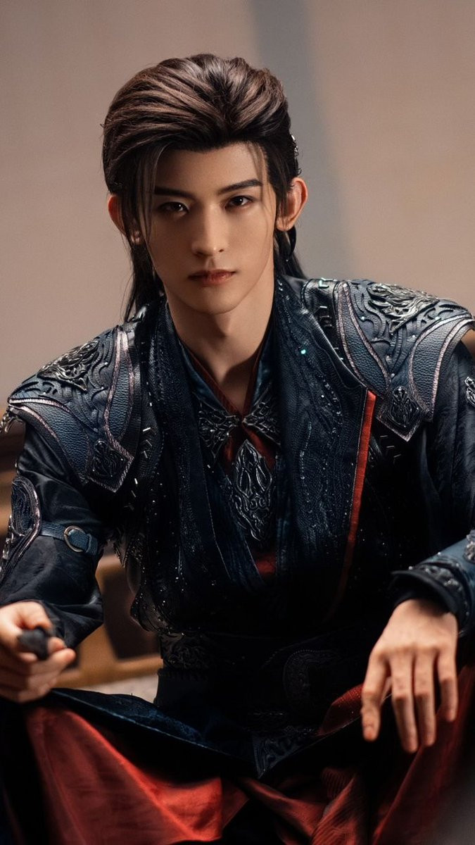 Ở vị trí thứ 7, Thường Hoa Sâm nổi bật với loạt vai mang màu sắc ám ảnh như Lý Đồng Quang trong Nhất Niệm Quan Sơn hay các vai hai mặt trong Bạch Nguyệt Phạn Tinh. Anh được khen vì tạo ra cảm giác “vỡ vụn” đầy thương cảm, thay vì chỉ thể hiện bề nổi.