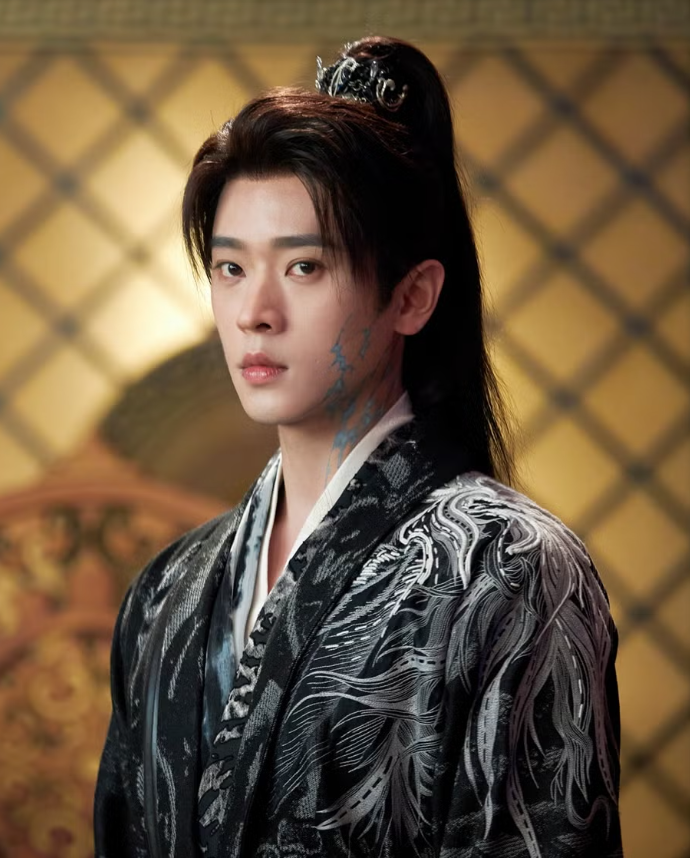 Xếp thứ 4 là Thừa Lỗi trong Dữ Tấn Trường An. Nhân vật của anh mang khí chất lạnh lẽo, kết hợp yếu tố huyền bí khiến hình tượng “nam thần u ám” càng thêm cuốn hút.