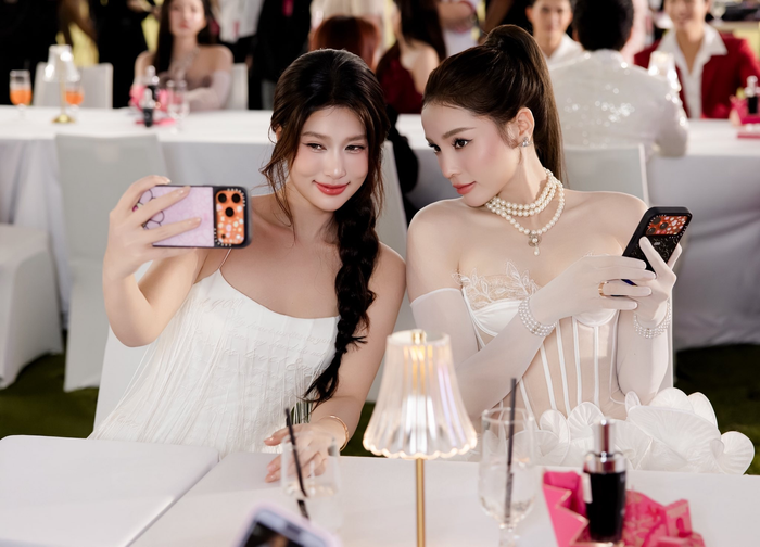 Khoảnh khắc gần gũi của Kỳ Duyên - Thiên Ân luôn khiến fan thích thú. (Ảnh: FBNV)