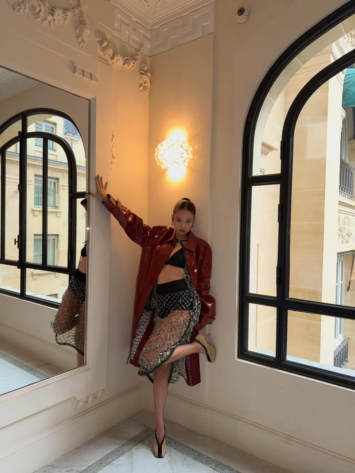 Jennie vốn nổi tiếng với phong cách thời trang độc đáo, quyến rũ. Ảnh: IGNV