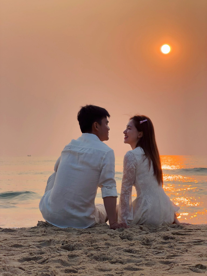 Hòa Minzy đăng tải khoảnh khắc lãng mạn bên chồng sắp cưới.