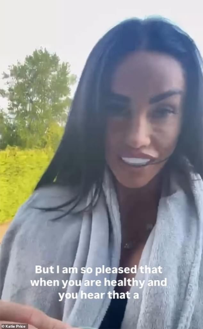 Người mẫu Katie Price chia sẻ bức ảnh khó nhận ra khiến nhiều người hoang mang Ảnh 2