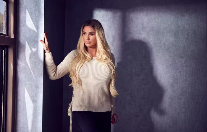 Người mẫu Katie Price chia sẻ bức ảnh khó nhận ra khiến nhiều người hoang mang Ảnh 3