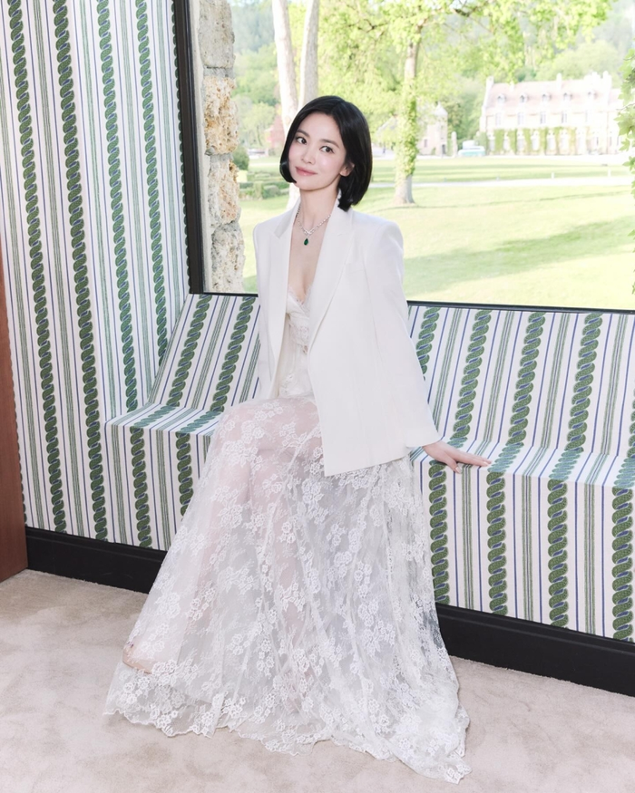 Sự thay đổi của Song Hye Kyo nhanh chóng trở thành chủ đề bàn luận trên mạng xã hội.