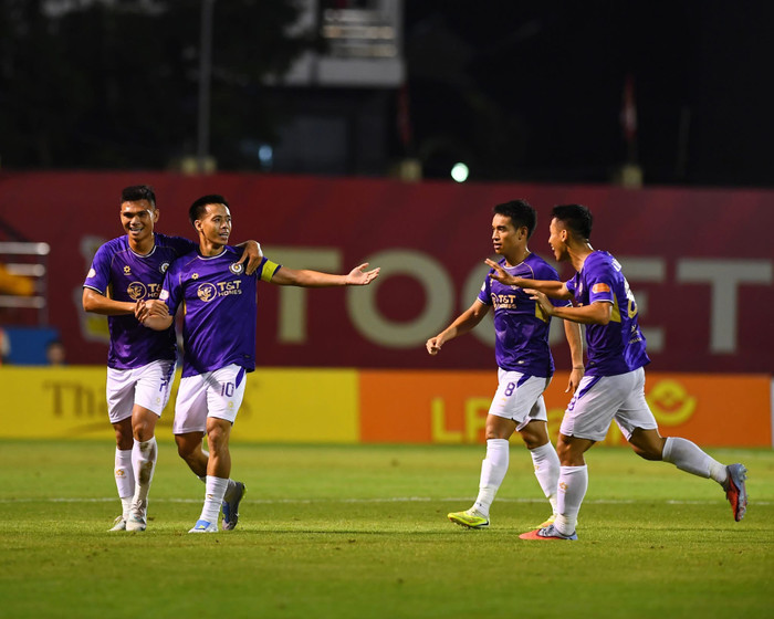 Hà Nội FC giành chiến thắng 3-2 trước Ninh Bình trong trận cầu then chốt của cuộc đua top 3, với dấu ấn đậm nét của Văn Quyết. Ảnh: CLB Hà Nội
