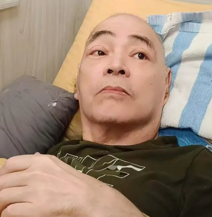 Ca sĩ Trương Vỹ Văn nằm liệt giường, cạn kiệt tiền chữa bệnh Ảnh 2