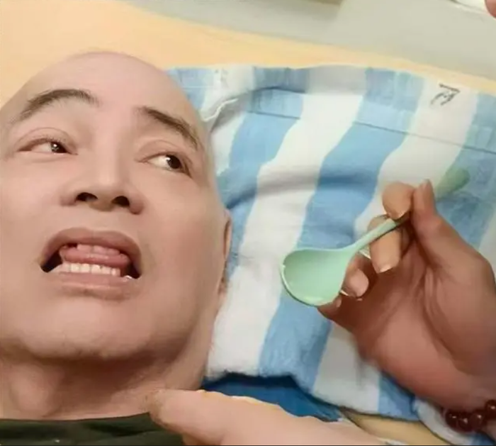 Ca sĩ Trương Vỹ Văn nằm liệt giường, cạn kiệt tiền chữa bệnh Ảnh 3