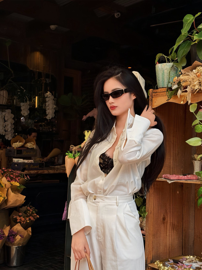 Ý N hi vừa học, vừa làm thêm tại xứ người.