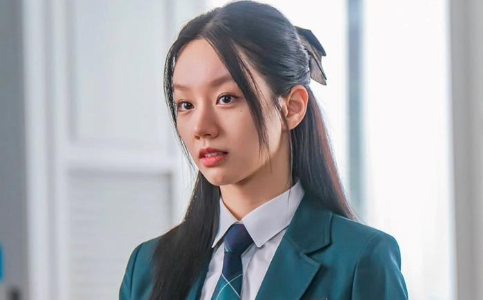 Lee Hyeri mới đây đã có chuyến du lịch cùng nhân viên.