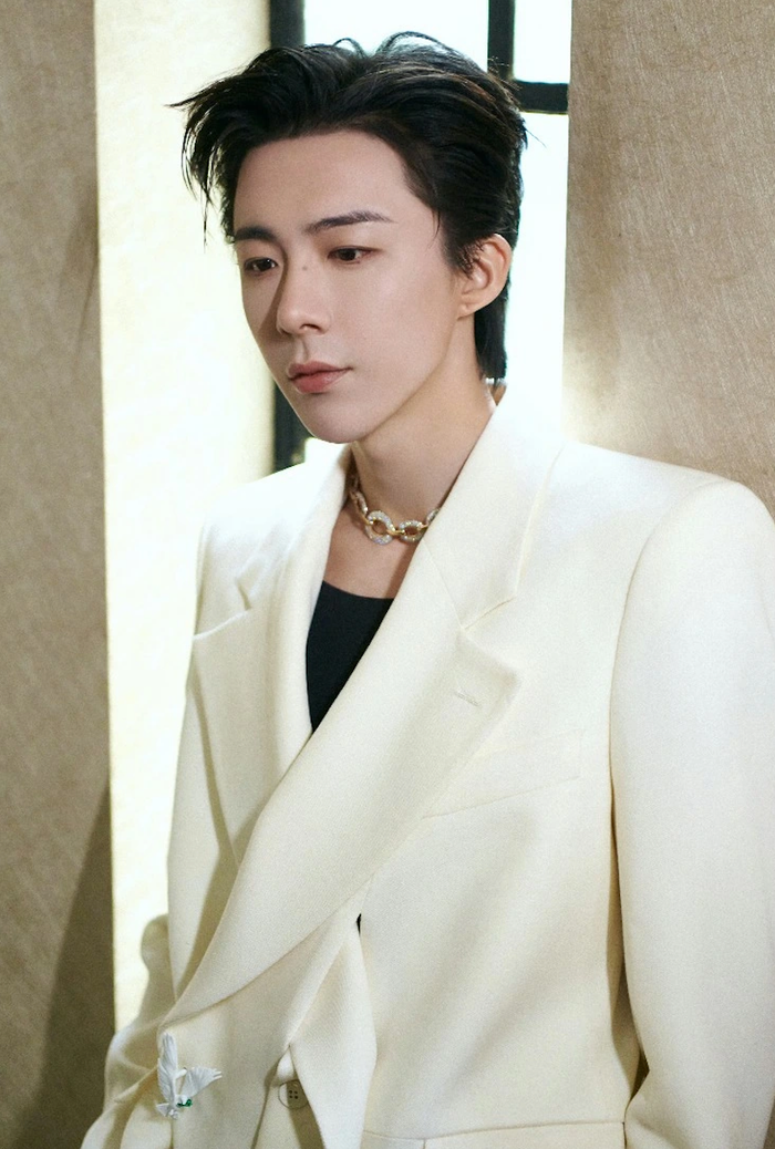 Lưu Vũ Ninh đã chính thức lên tiếng về nghi vấn hẹn hò với Tống Tổ Nhi sau nhiều ngày im lặng.